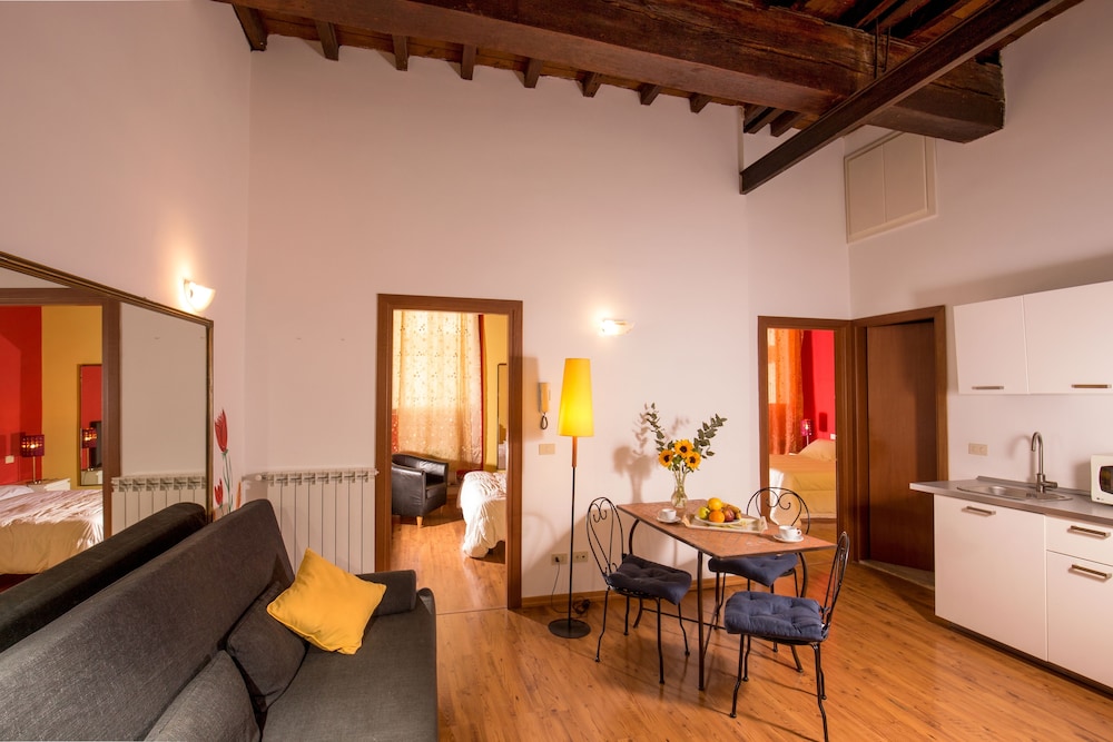Bollo Wr Apartments 63/72