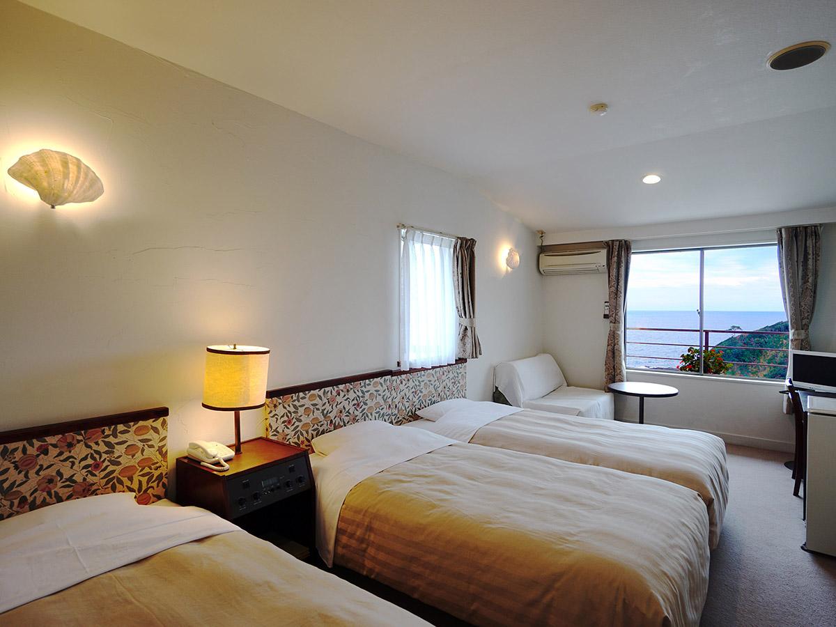 Room, Triple, Ocean View, Smoking Type Not Guaranteed