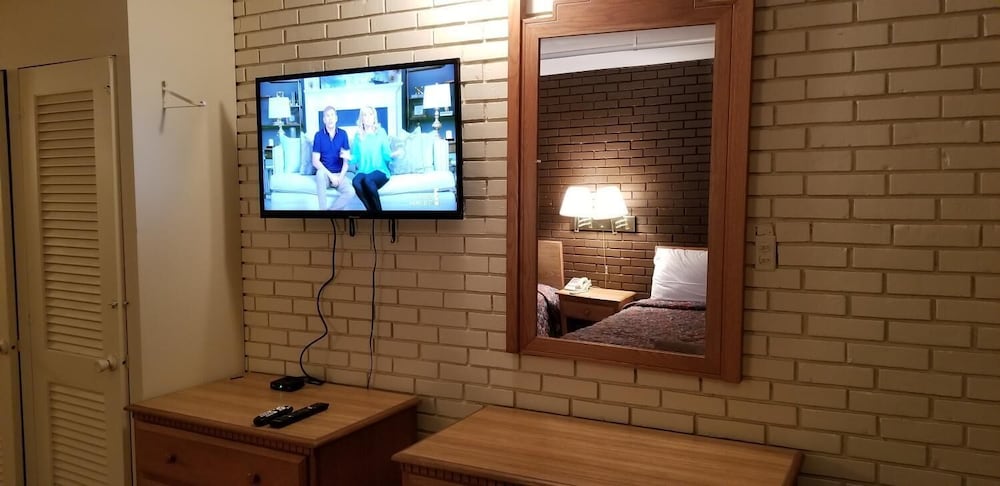 Americas Premier Inn 8/17
