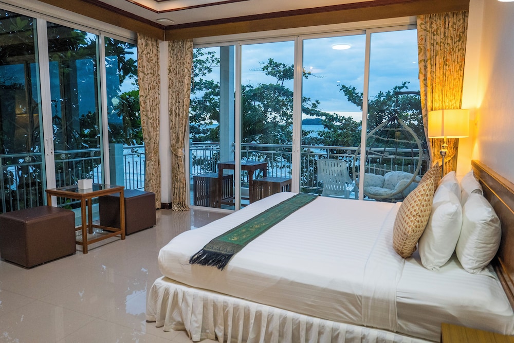 DELUXE, SEA VIEW, CORNER