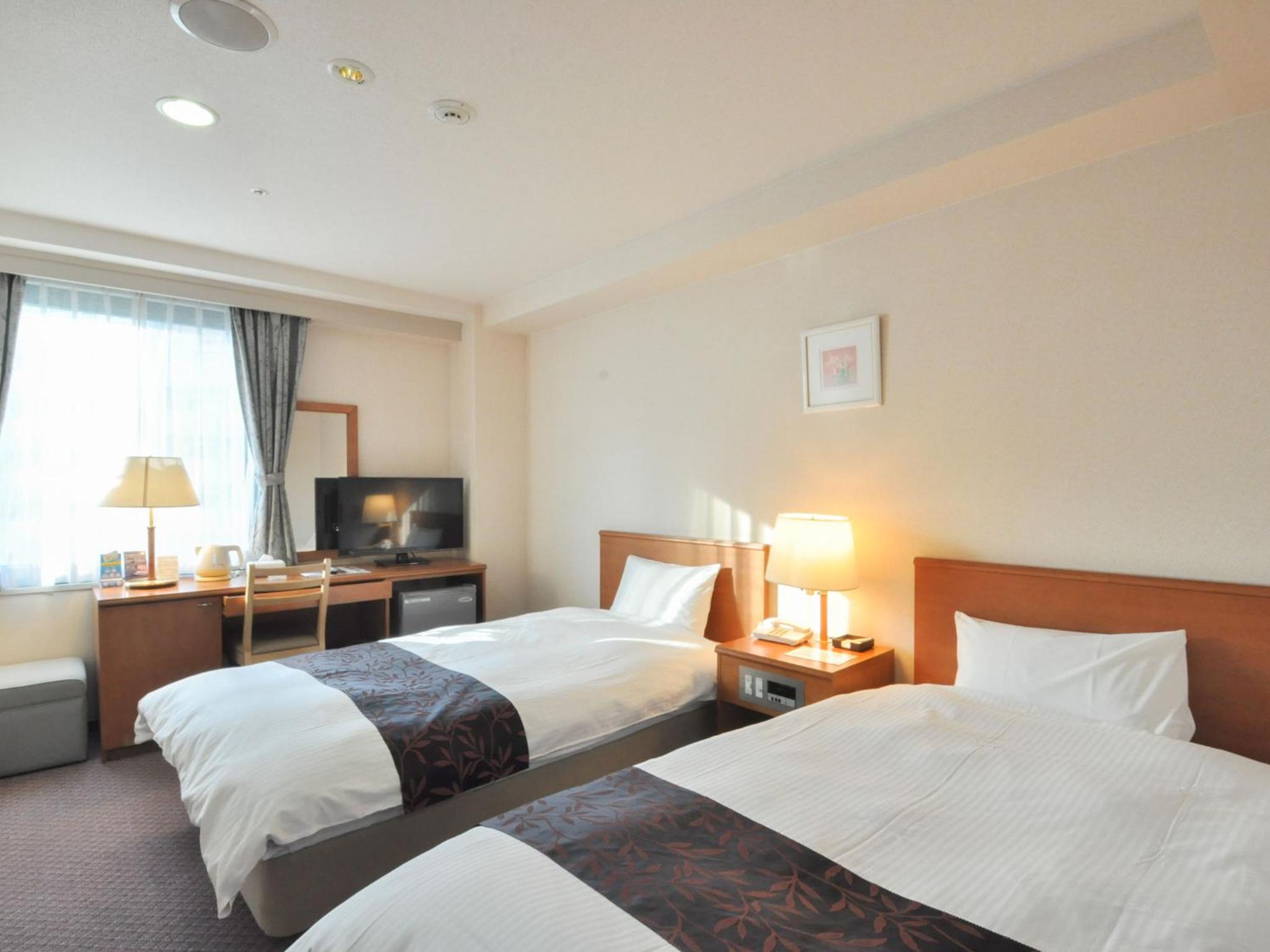 ROOM, TWIN BEDS, SMOKING