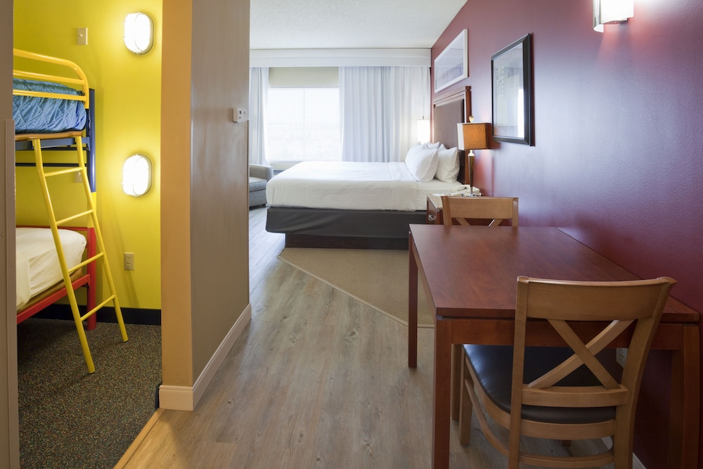 Holiday Inn Hotel Suites Maple Grove Nw Mpls Arbor Lks 34/76