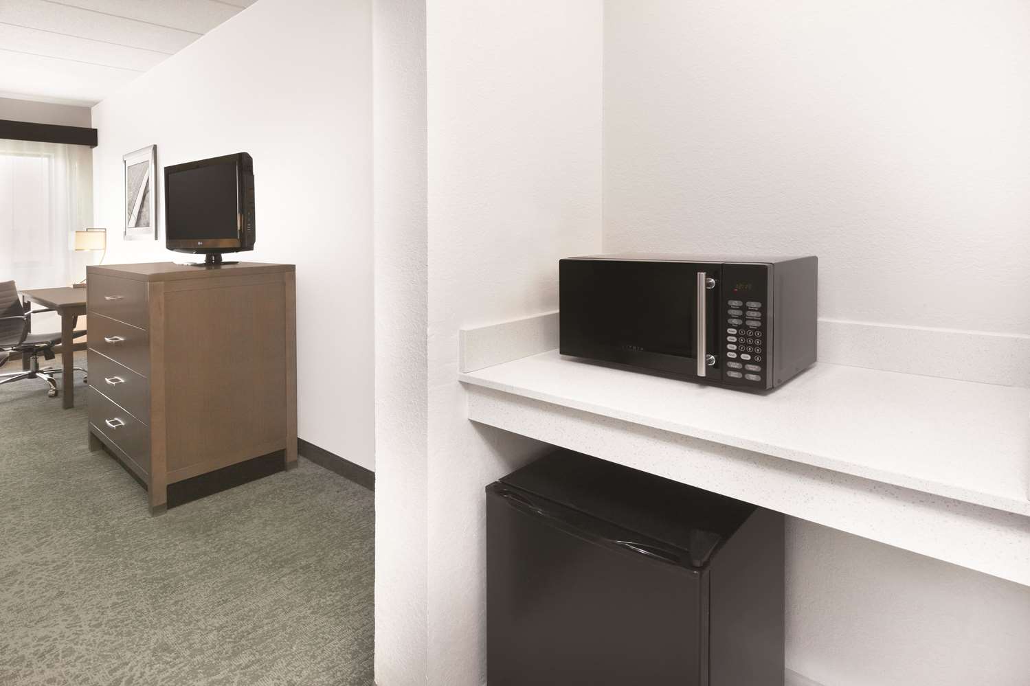 La Quinta Inn & Suites by Wyndham Philadelphia Airport 42/49