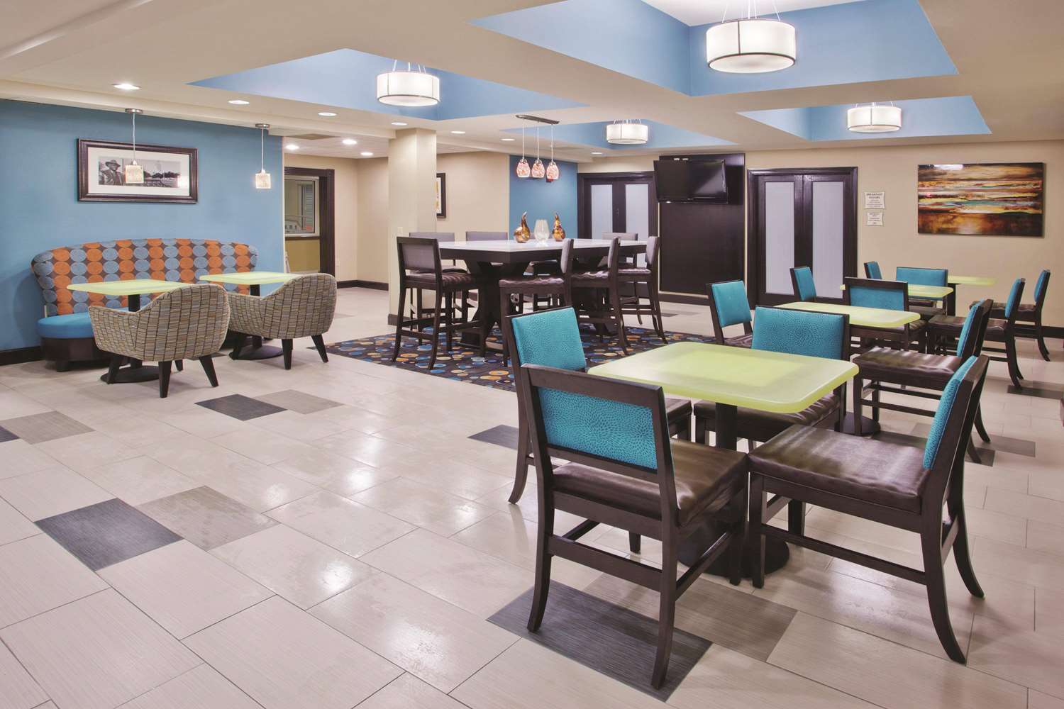 La Quinta Inn Suites By Wyndham Oxford Anniston 10/14