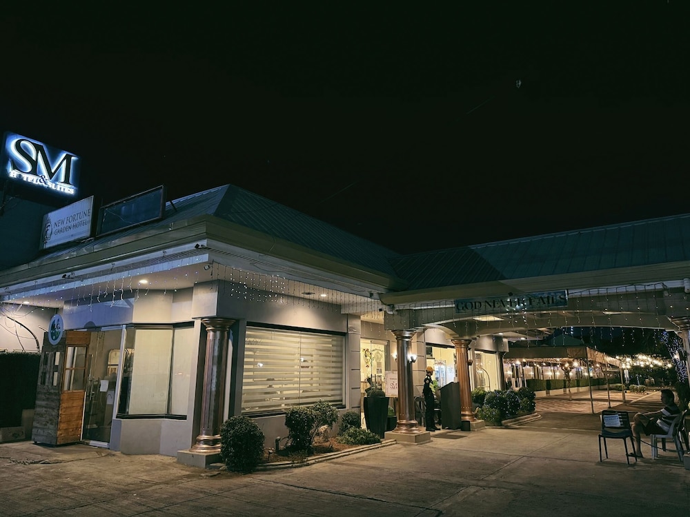 S&M Hotel 2/38