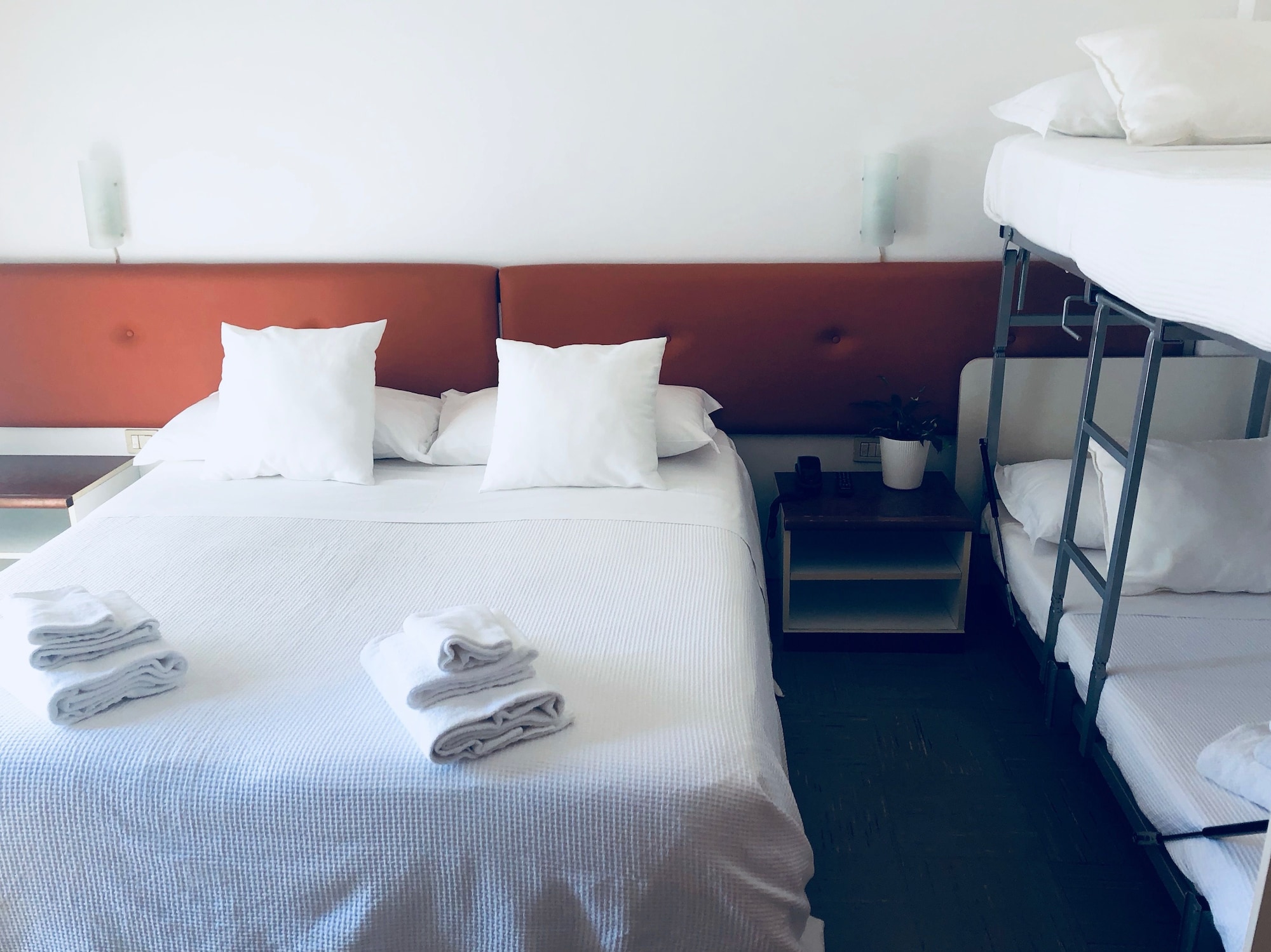 ROOM, QUADRUPLE