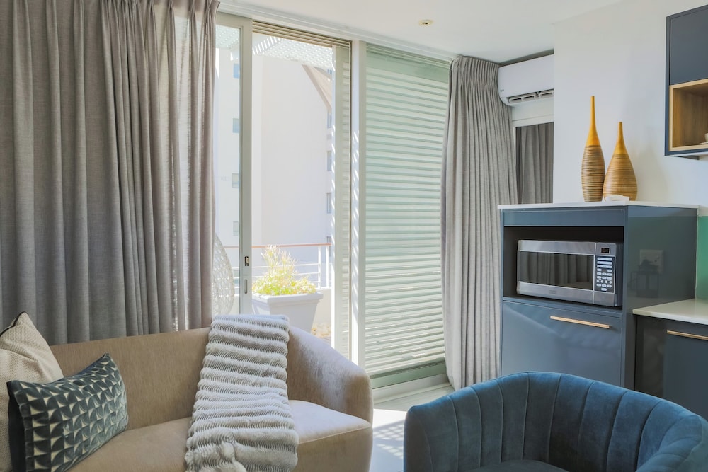 Atlantic Affair Boutique Hotel 53/68