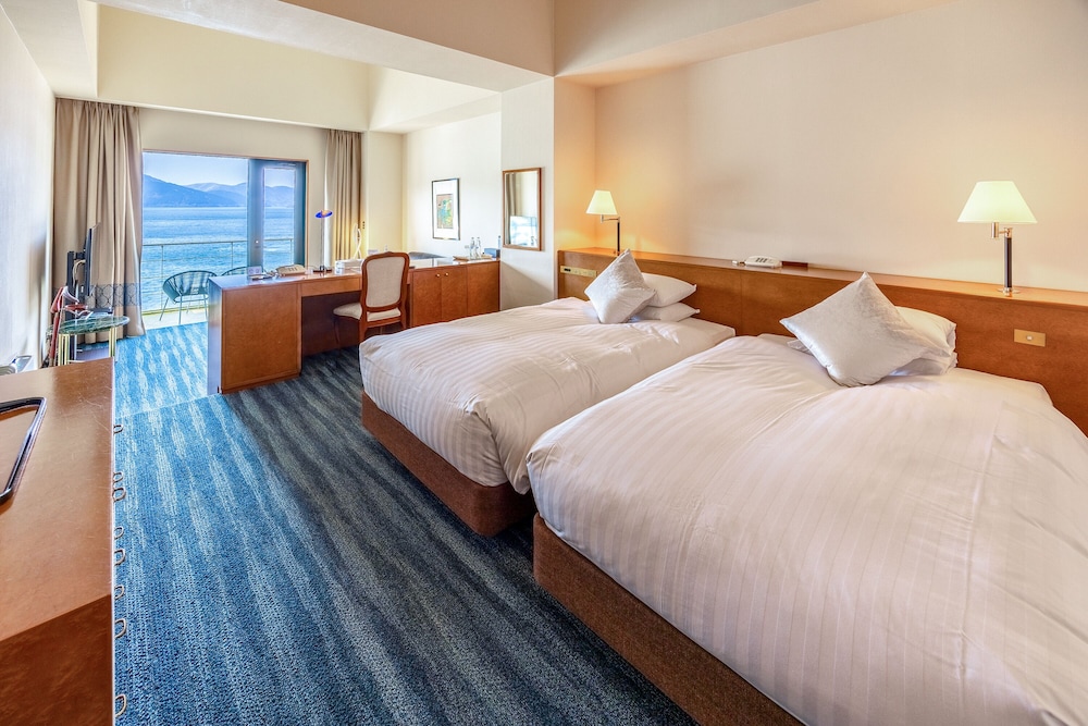 JUNIOR SUITE, LAKE VIEW, BALCONY