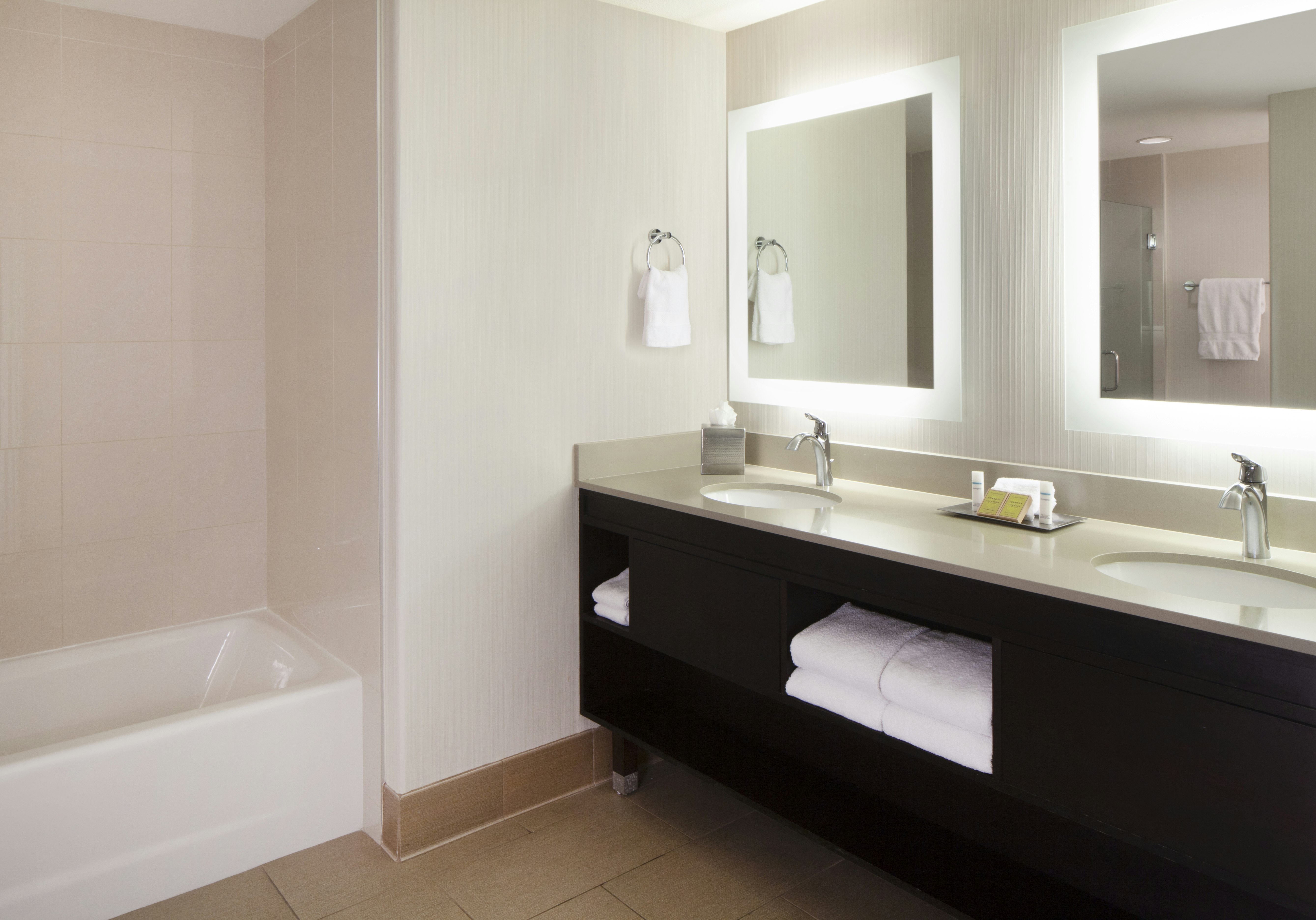 1 BEDROOM, SUITE, KING BED, ACCESSIBLE