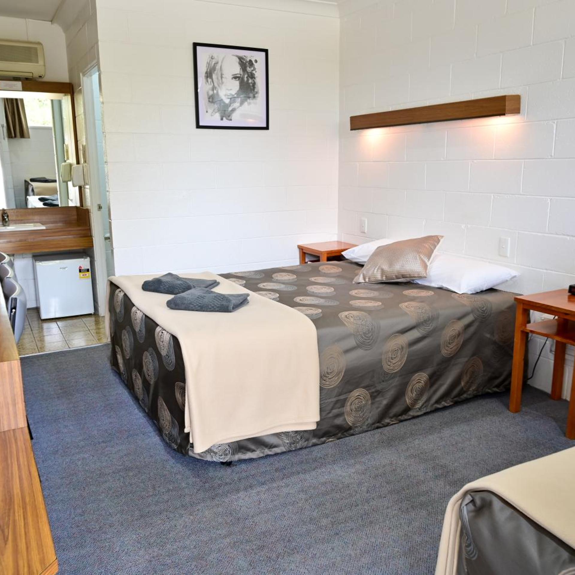 BYER FOUNTAIN MOTOR INN 19/50