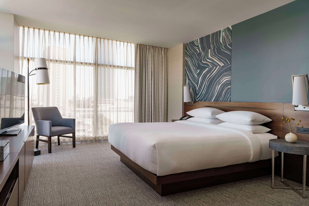 Regency, Suite, King Bed، Hyatt Regency Houston/Galleria 2/5