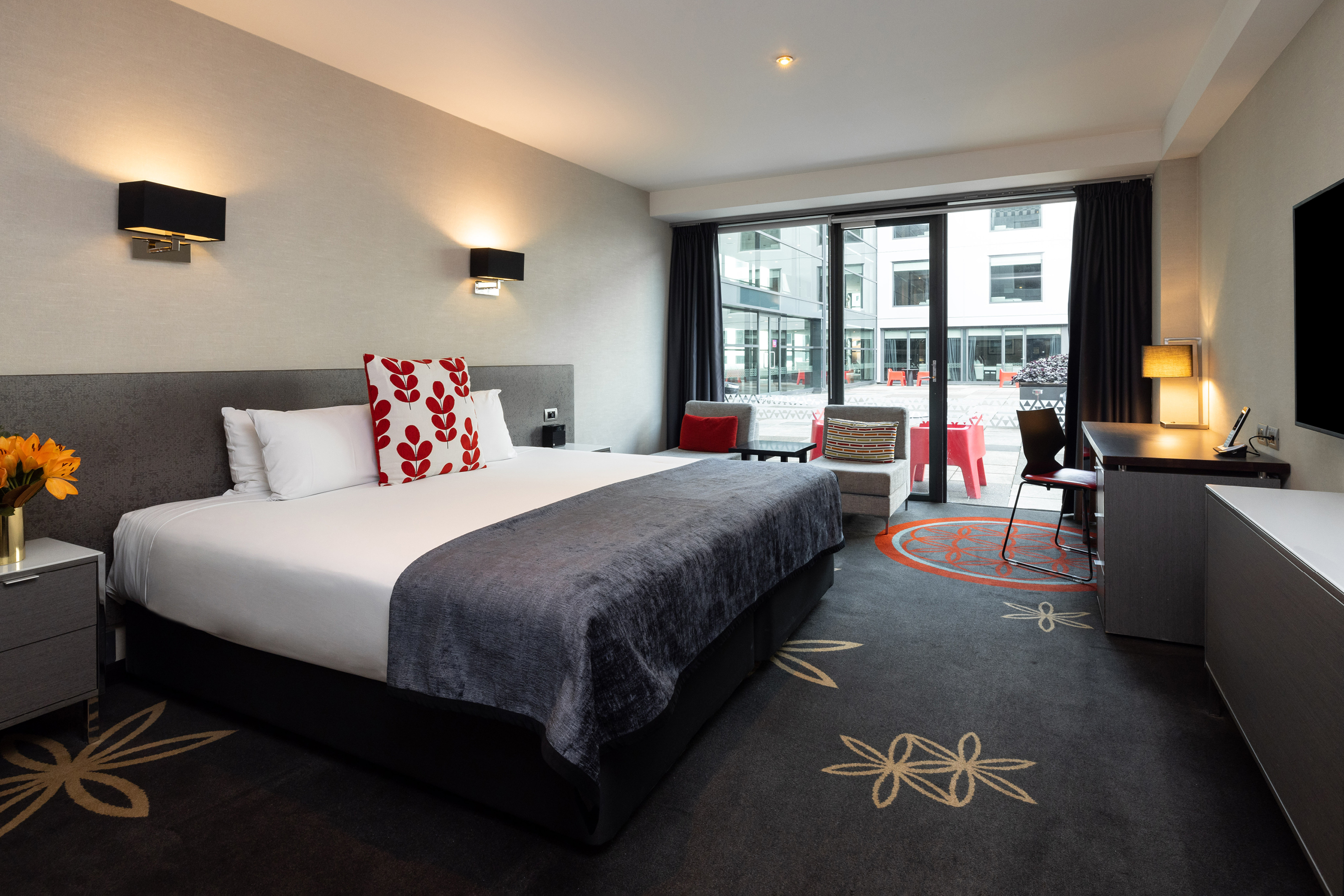 Courtyard, Premium, King Bed