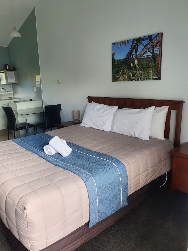 OHAKUNE COURT MOTEL 10/71