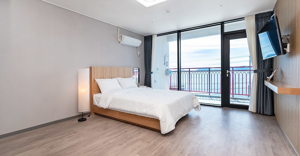 BUSINESS, DOUBLE BED, OCEAN VIEW