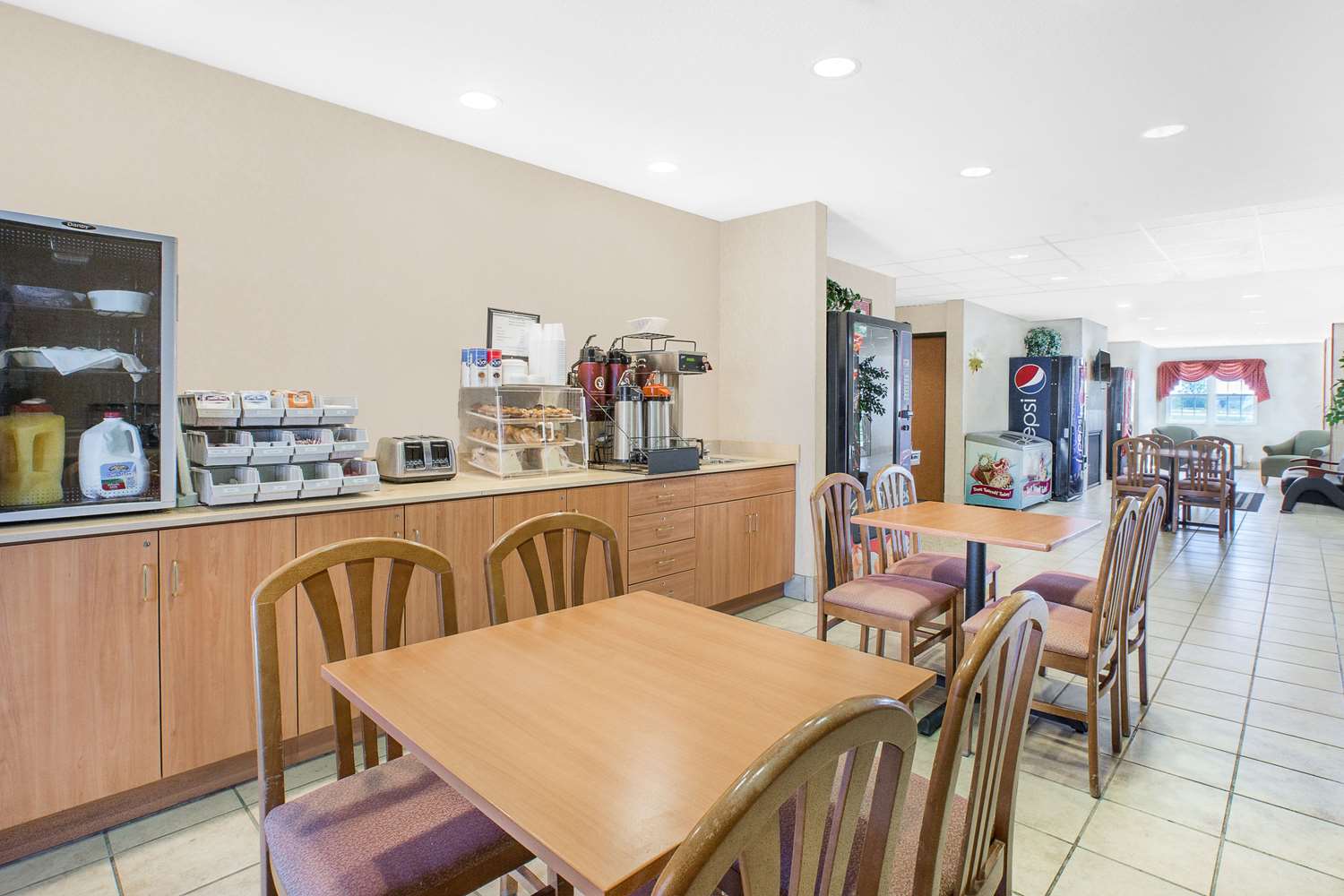 Microtel Inn & Suites By Wyndham Colfax/Newton 8/13