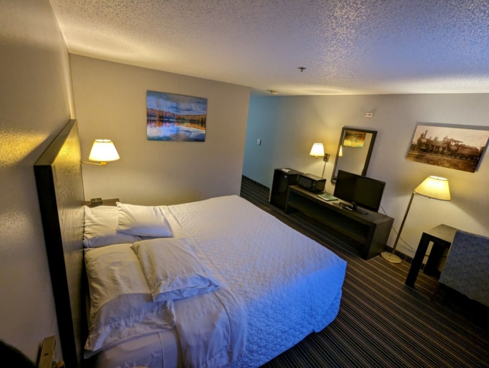 Woodfield Inn and Suites 9/60