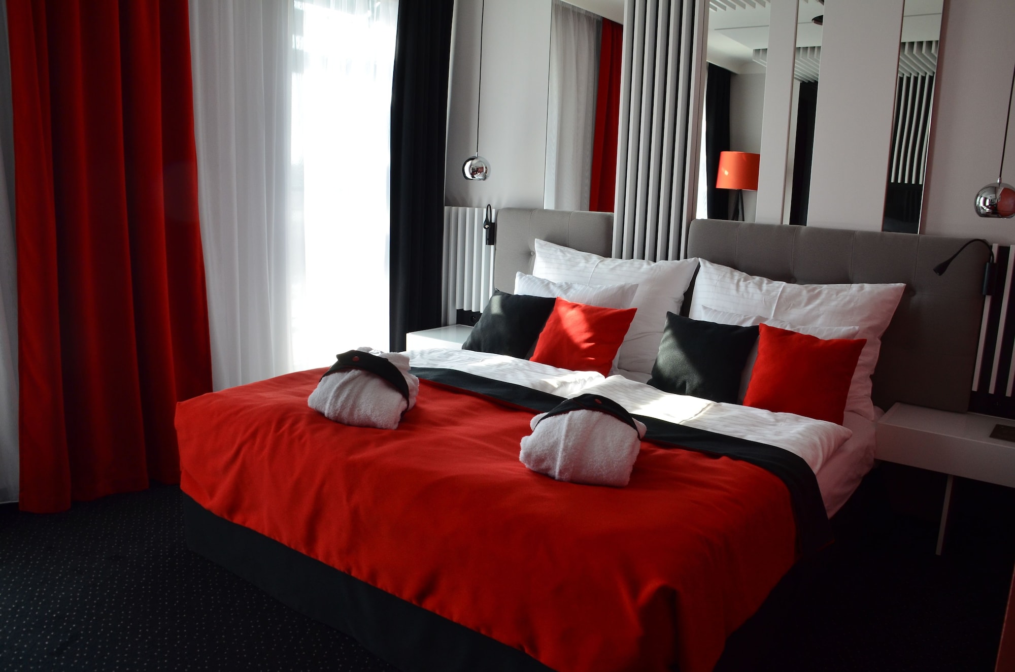 SUPERIOR, DOUBLE OR TWIN BED