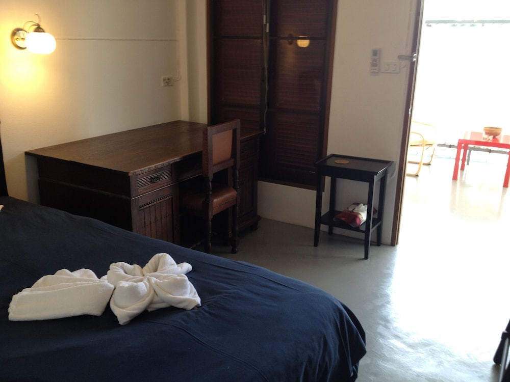 Barefeet Naturist Resort 20/48