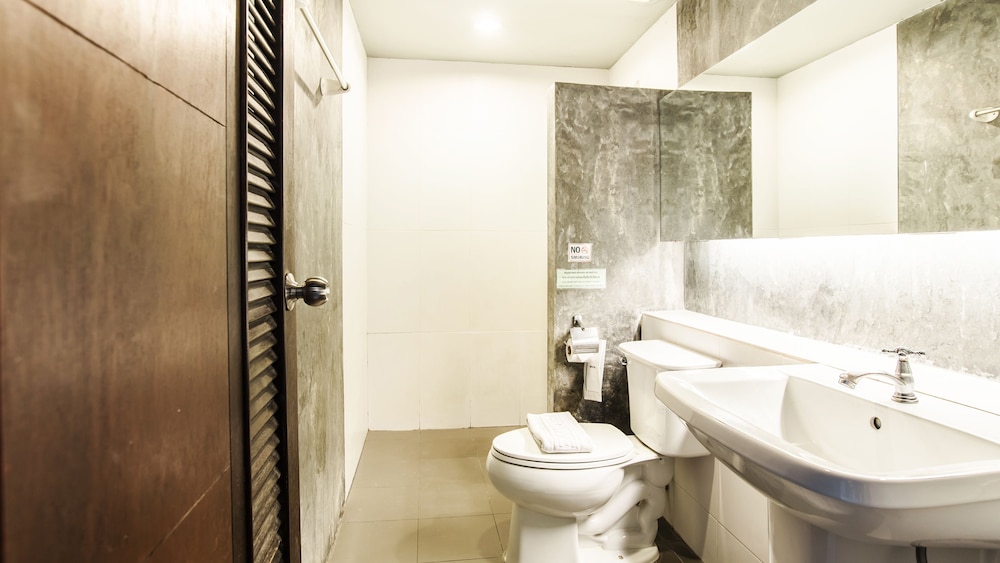 B2 Green Boutique & Budget Hotel 58/62