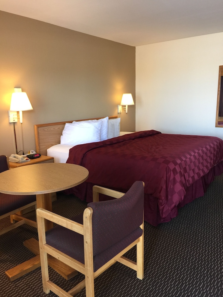 Red Lion Inn & Suites Junction City 24/29