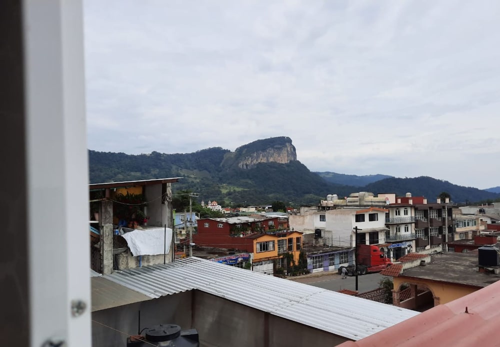 Hotel & Suites Cerro Rojo 1/68