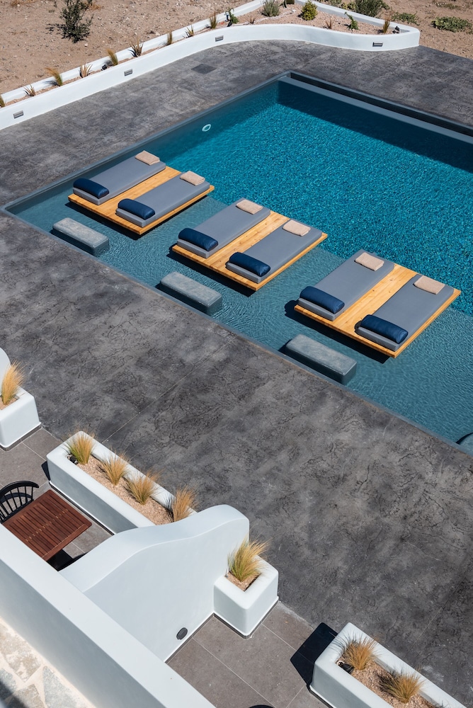 Volcanic Arc Santorini Suites 7/59
