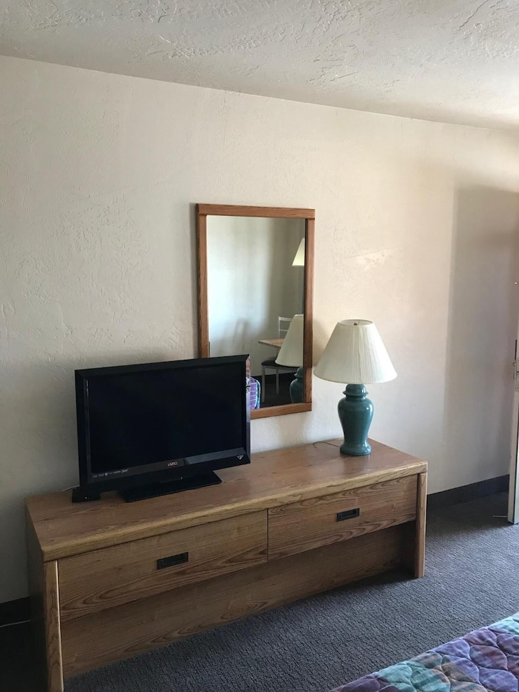 Claridge Inn 48/57