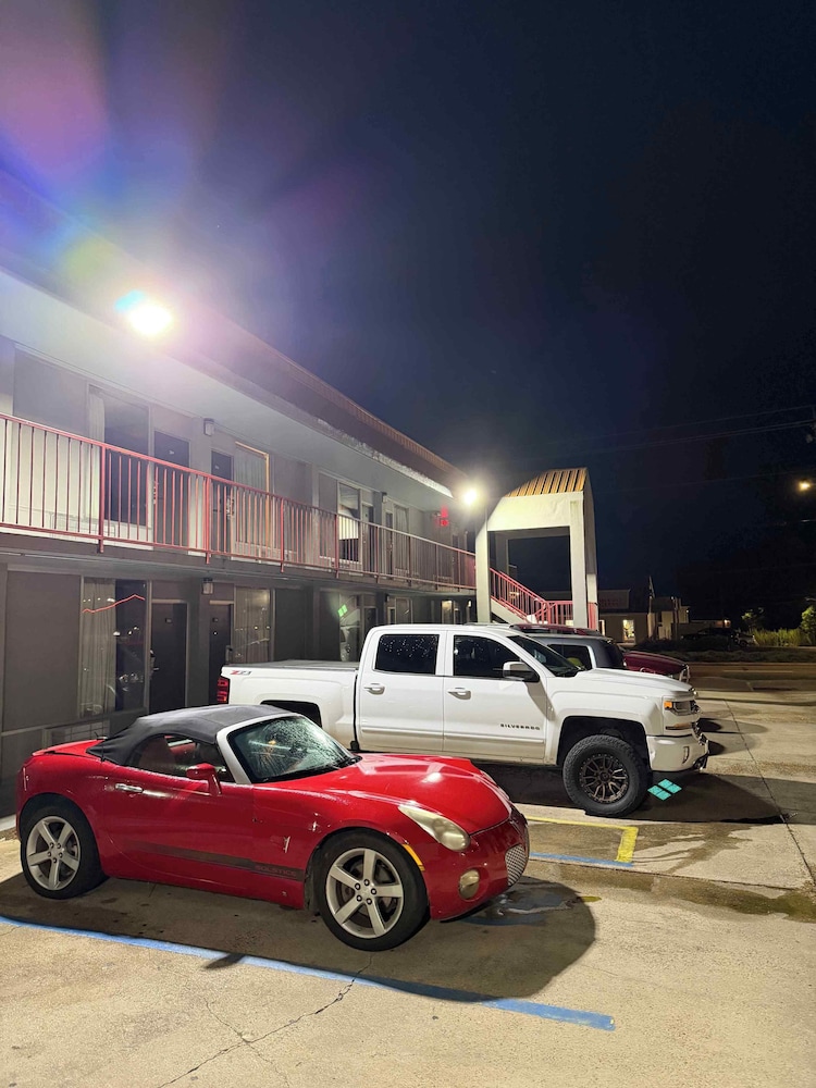 Western Inn Hattiesburg 18/36