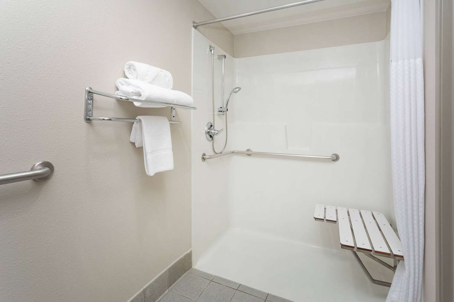Days Inn & Suites by Wyndham Denver International Airport 33/37