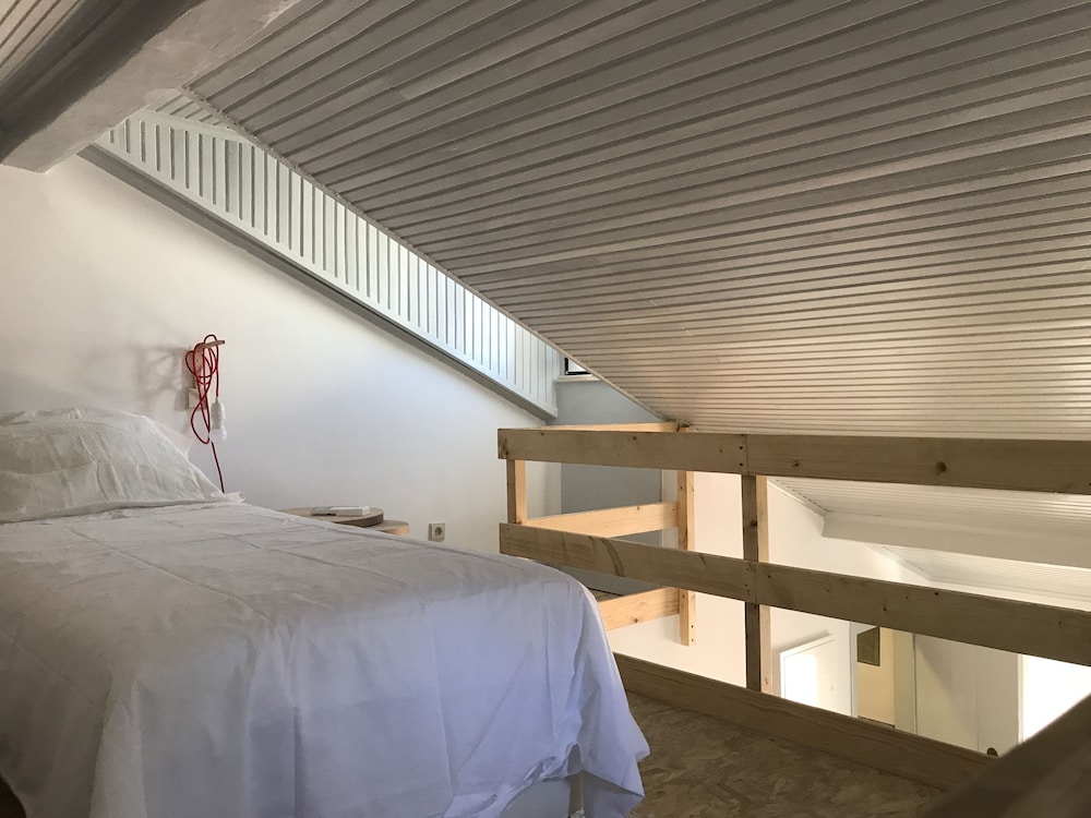 Mezzanine, Duplex, 4 Beds, Sofa