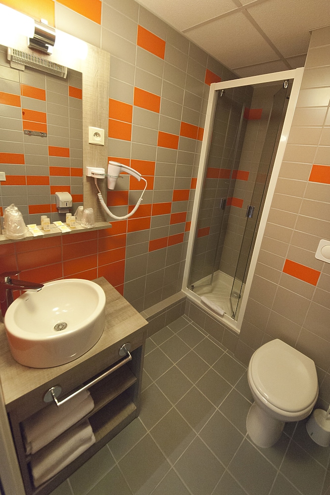Hotel The Originals Clermont-Ferrand Sud 19/24