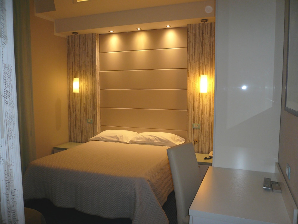 Hotel Europa Parking 32/64