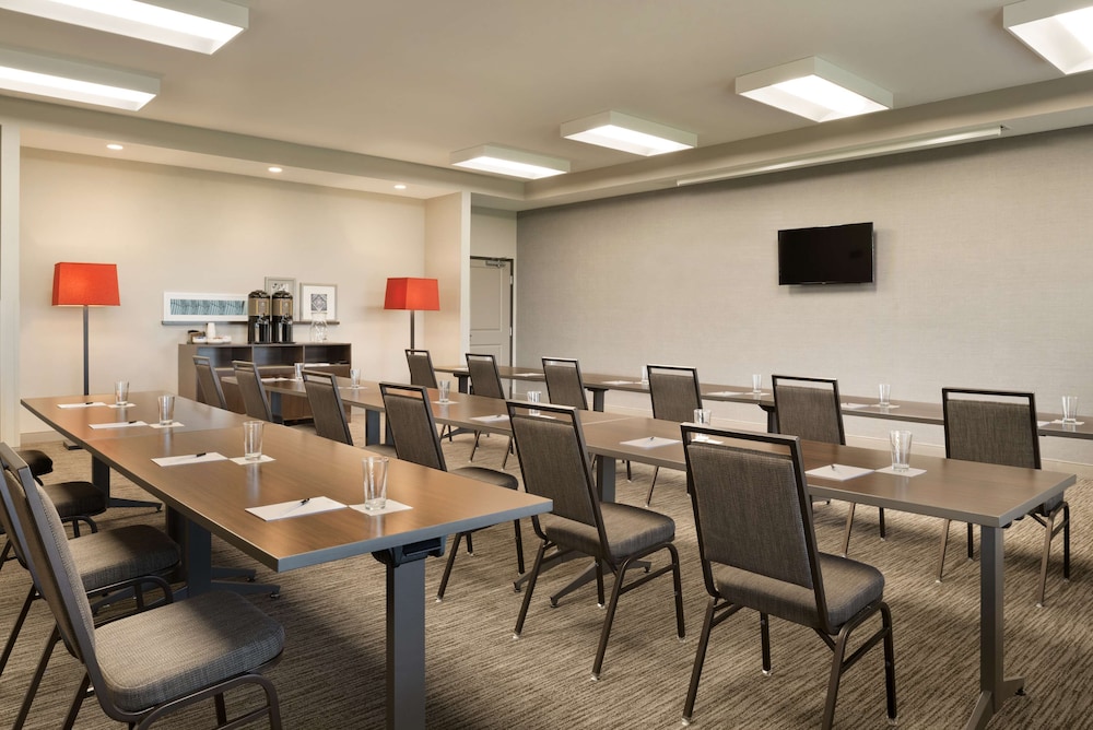 Country Inn & Suites by Radisson, Indianola, IA 27/29