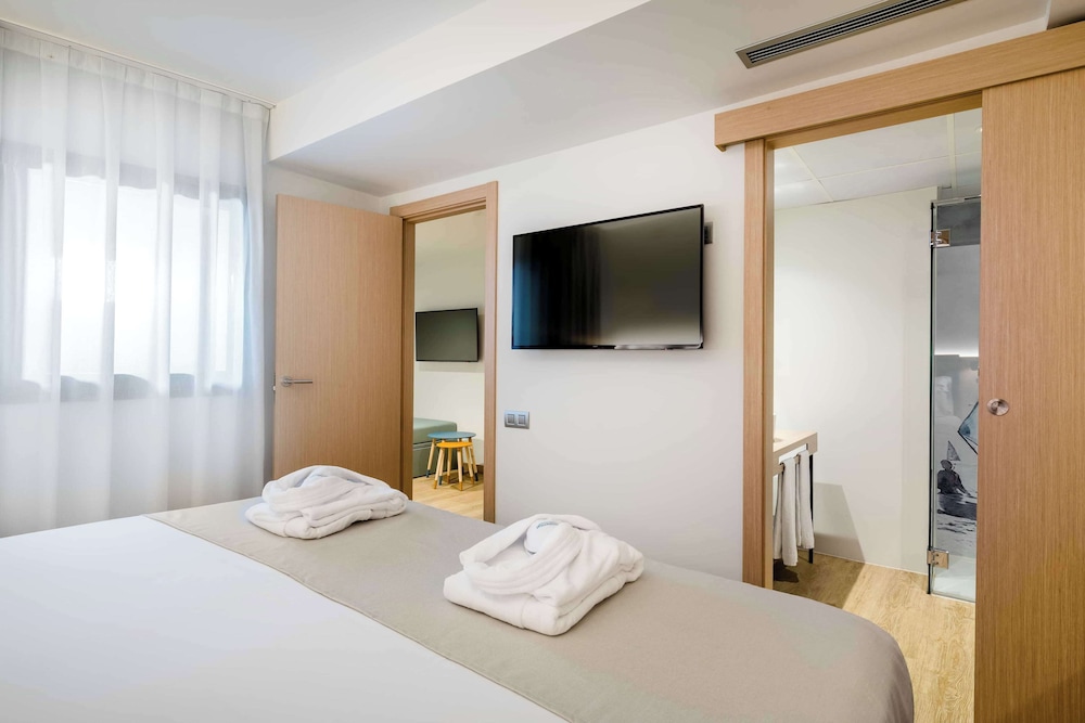 Family Room, Occidental Alicante 3/5