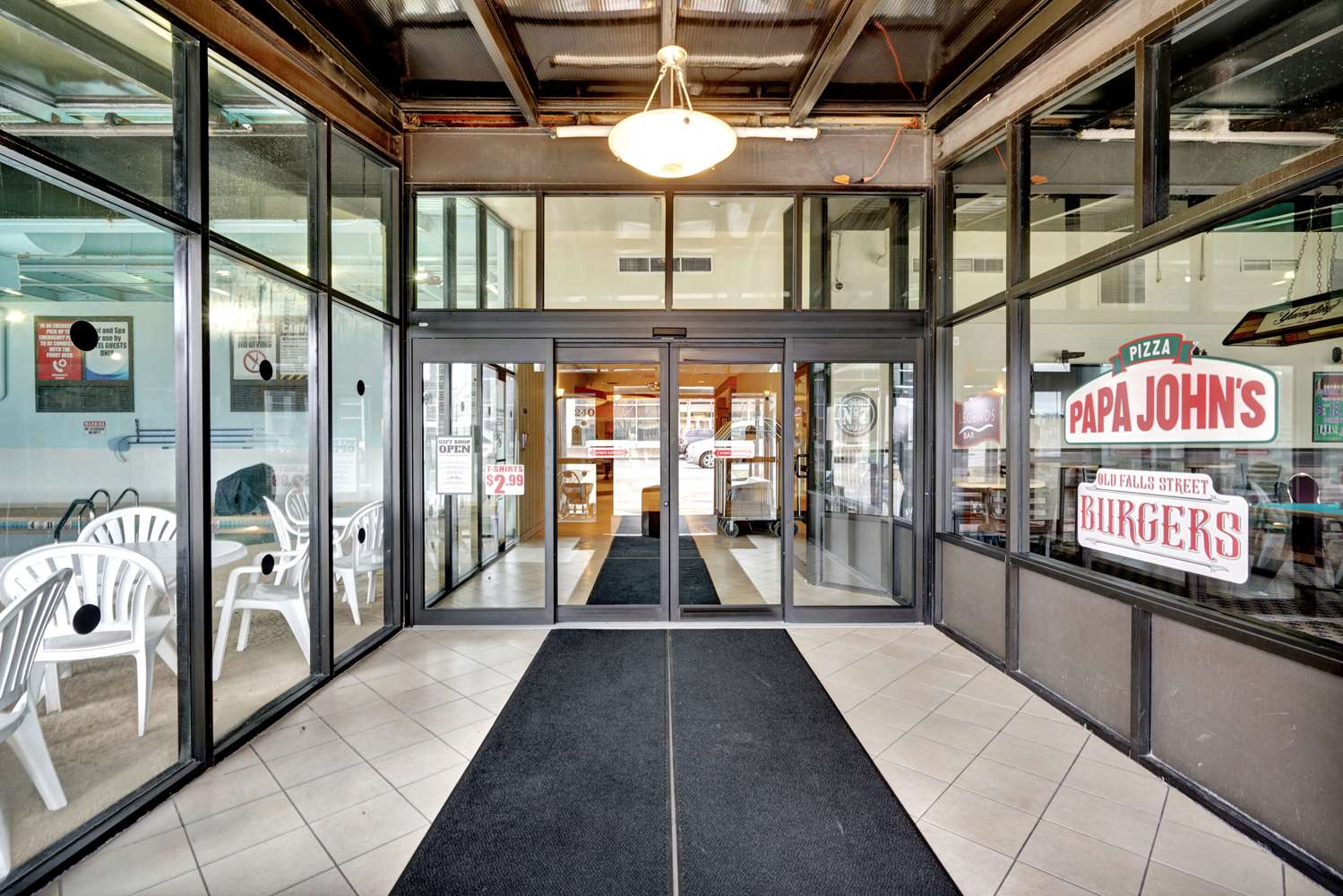 Quality Hotel & Suites At The Falls 50/51