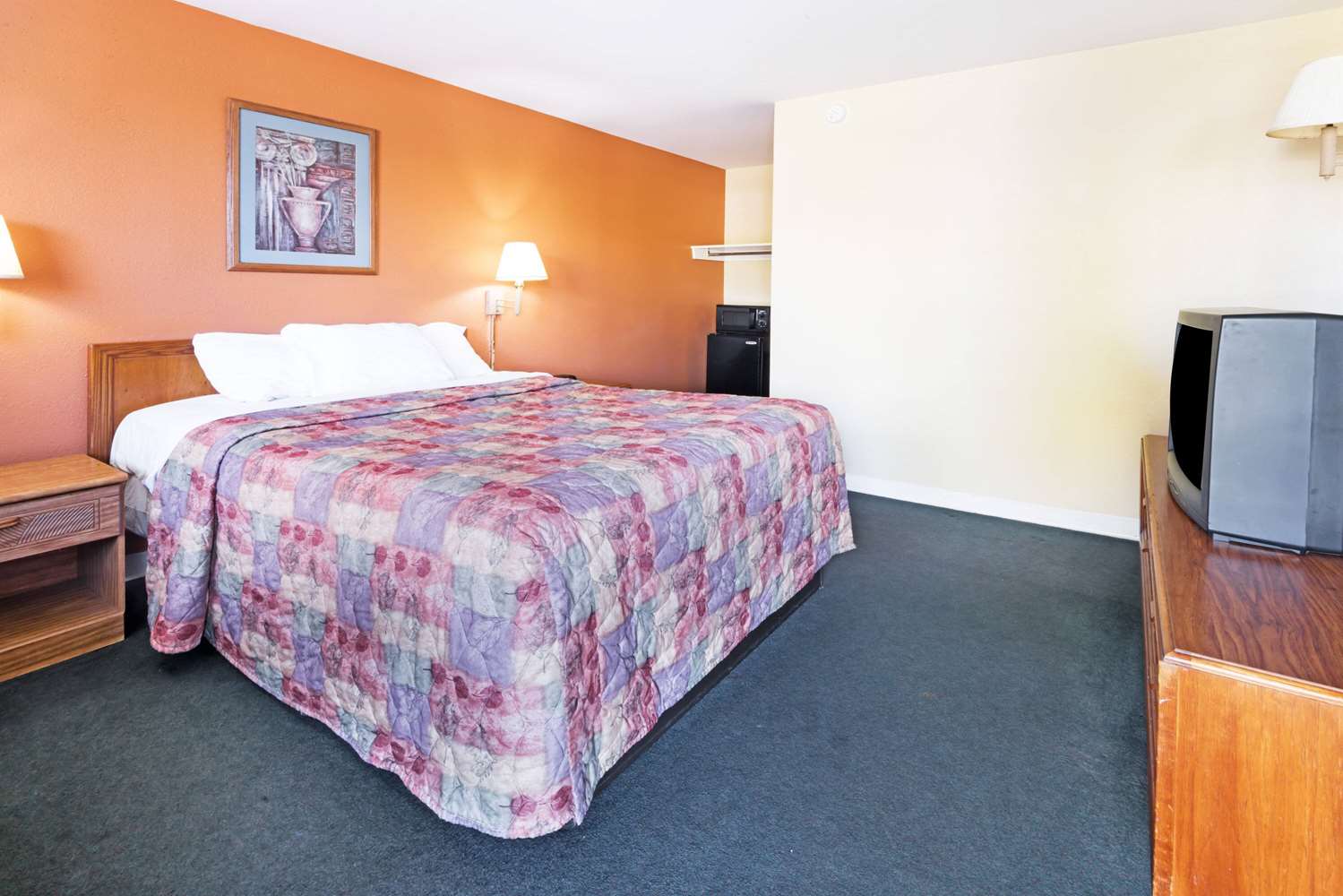 Days Inn by Wyndham Henrietta/Rochester Area 7/14
