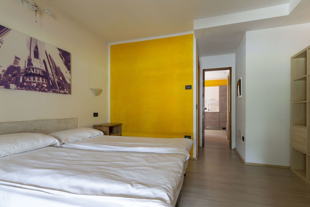 2 Bedrooms, Apartment, Queen and Twin Beds