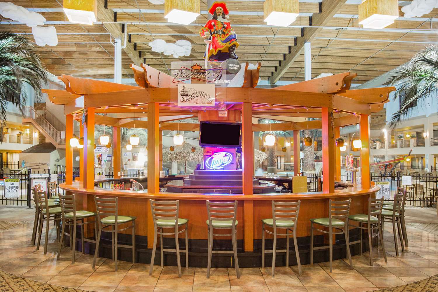 Ramada by Wyndham Des Moines Tropics Resort & Conference Ctr 6/18