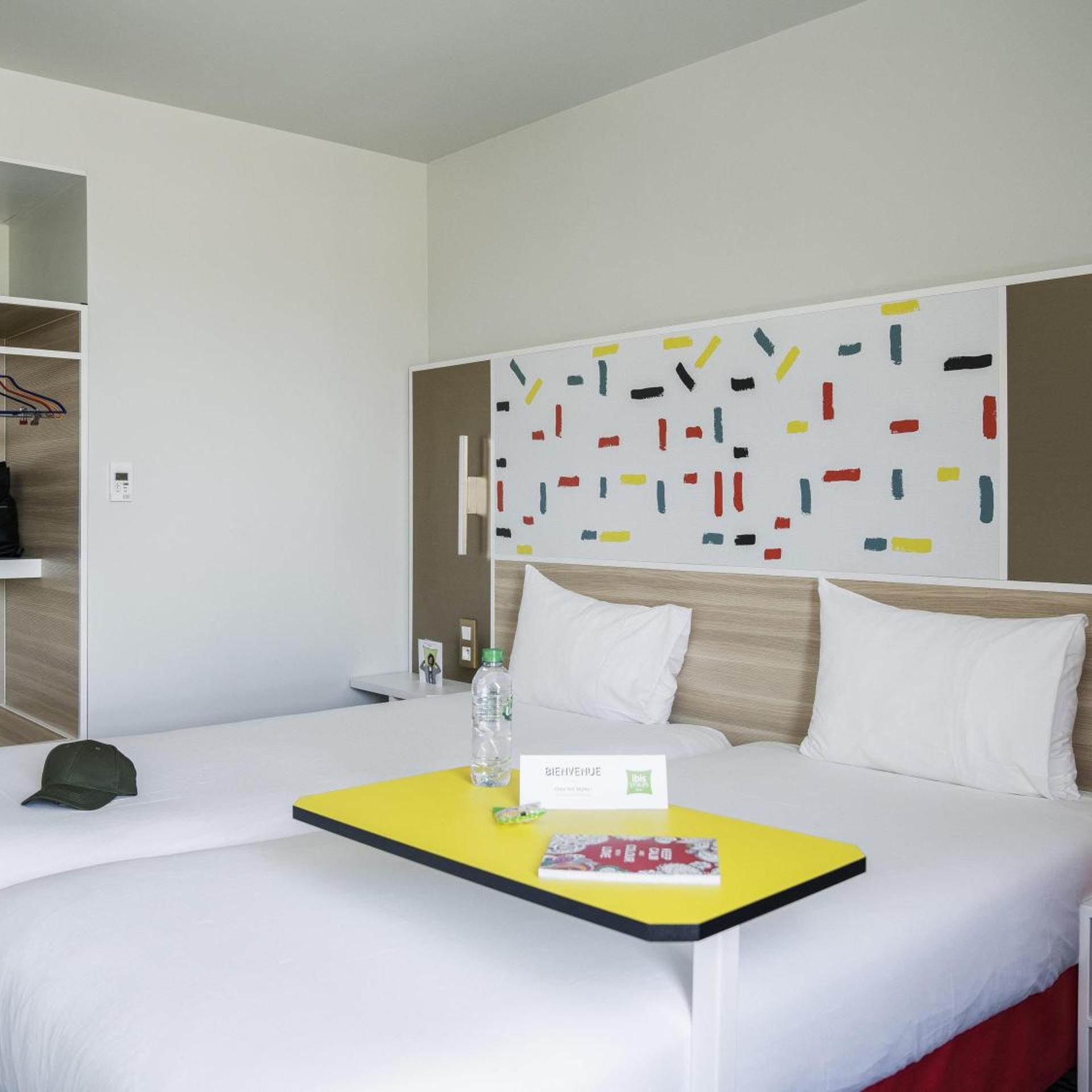 Connecting, Family Suite, Standard