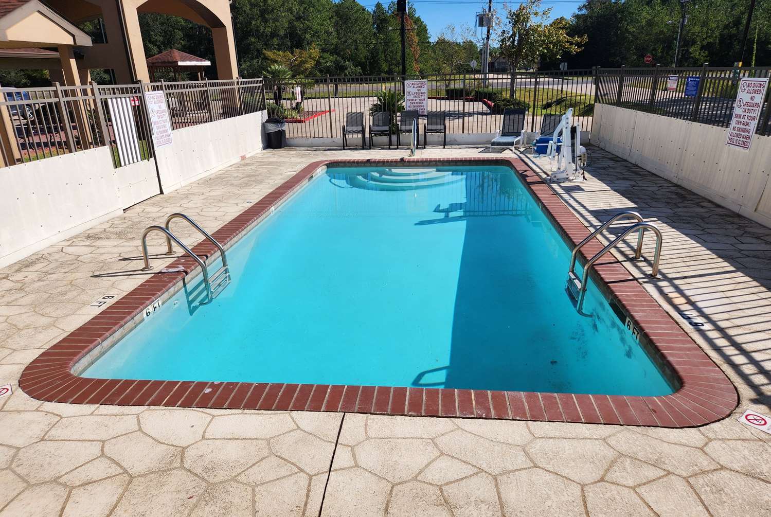 Days Inn by Wyndham Lumberton 4/6