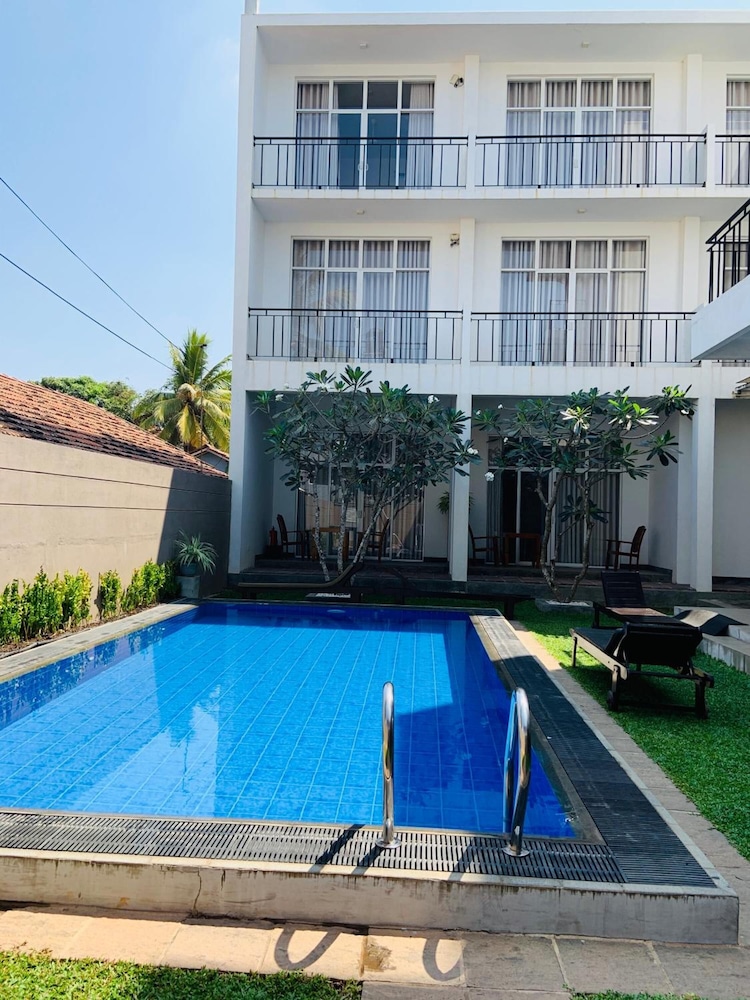 The Suite 262 3/50