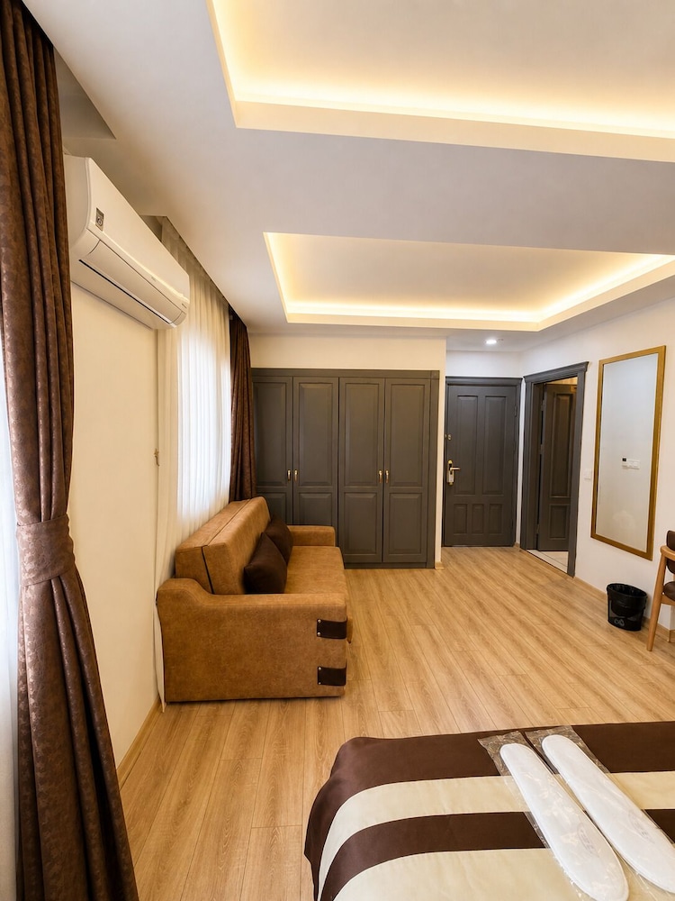 The Peraport Hotel 23/48