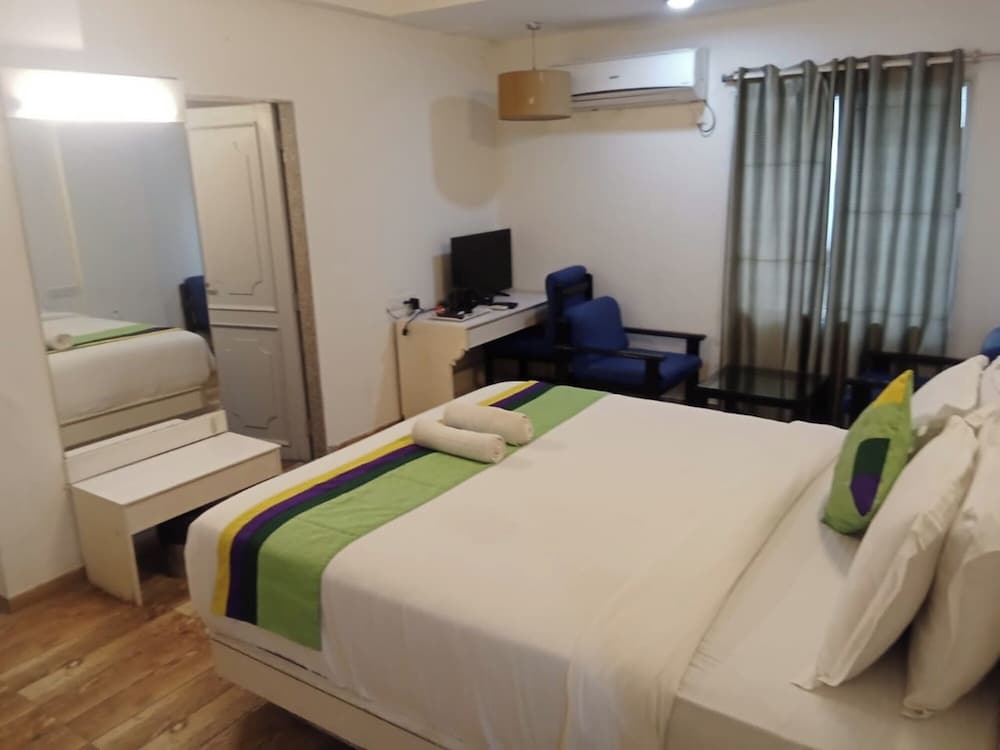 Hotel Crown Ahmedabad 26/43