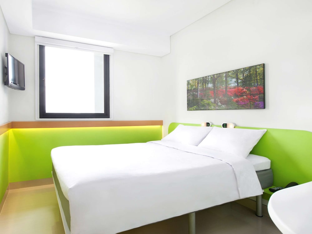 Mercure Jakarta Grogol 11/56