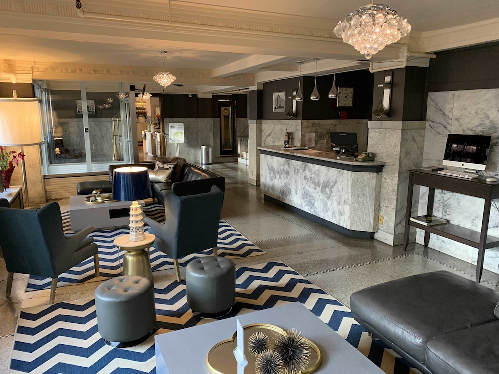 The Moore Hotel 18/20