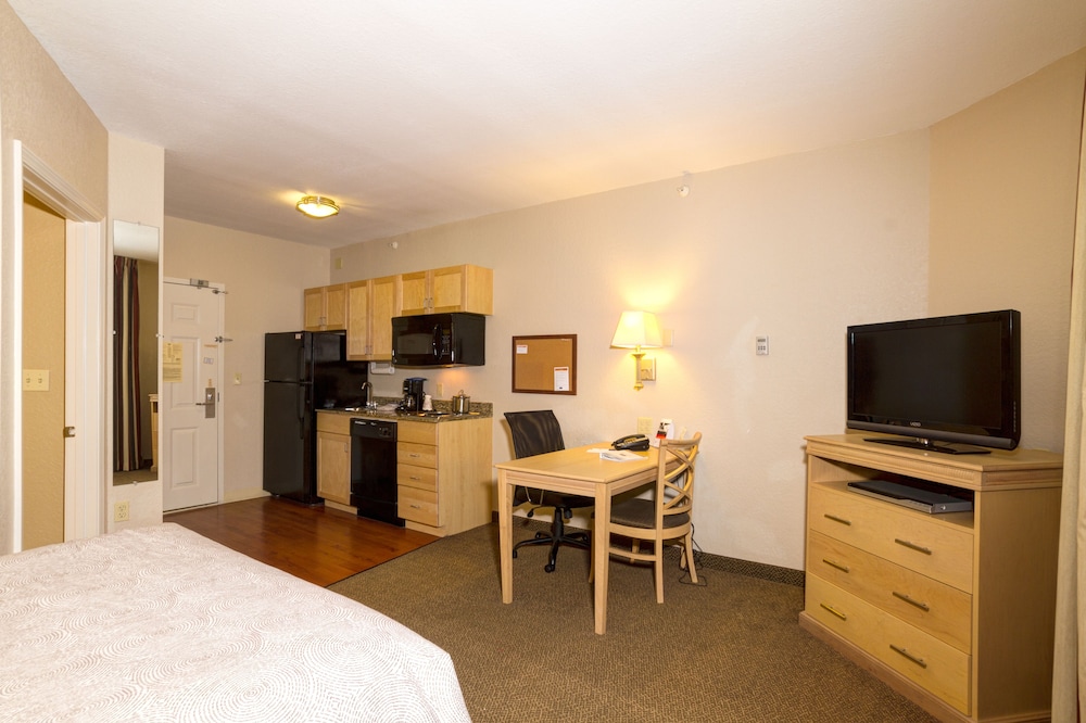 Candlewood Suites Ft Myers I 75 30/40