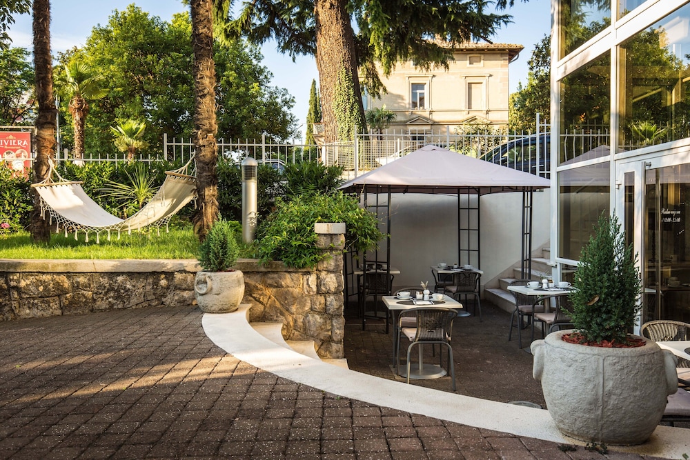 Hotel Villa Eugenia 38/45