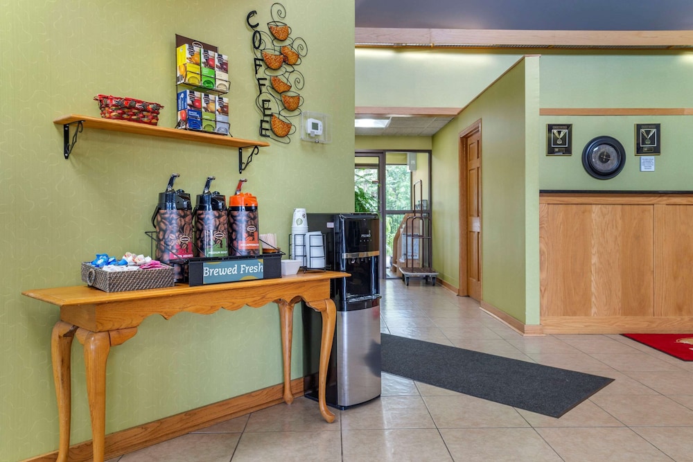 Coratel Inn & Suites by Jasper River Falls 4/60