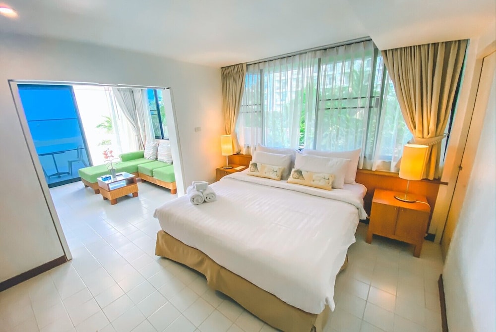 Nern Chalet Beachfront Hotel 19/74