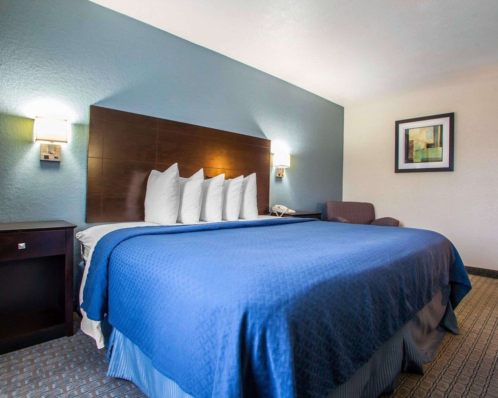 Quality Inn & Suites Ankeny-Des Moines 10/43